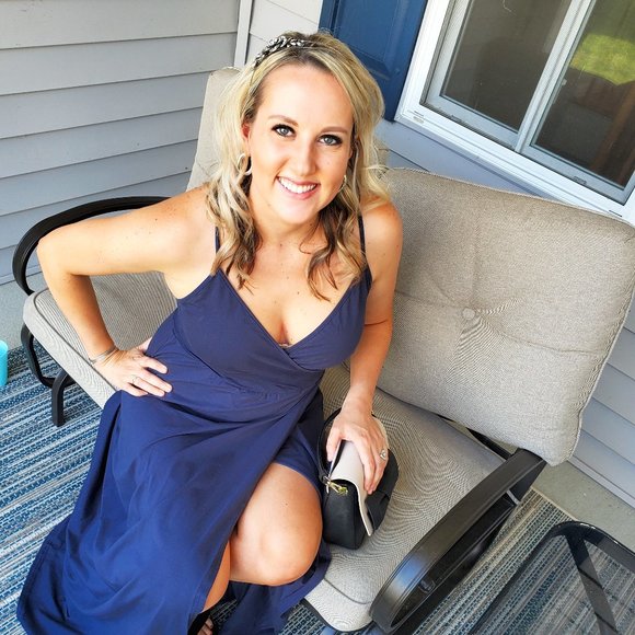 Meet your Posher, Courtney - Picture 1 of 1